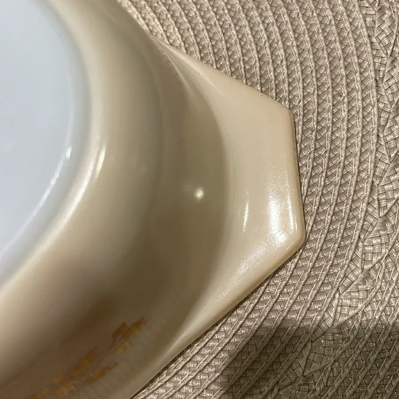 Pyrex Golden Acorn Casserole Dish and Lid - Picture 7 of 11
